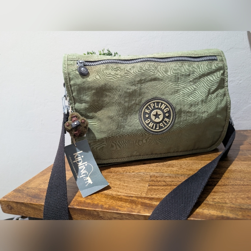 Kipling Camera ‎ Bag new with tags and keychain